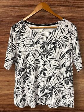 Weekends By Chico's Black & White Tropical Leaf Short Sleeve Tee